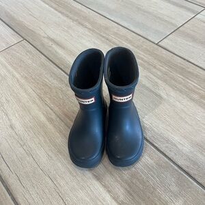 Size 4 Toddler navy Hunter boots